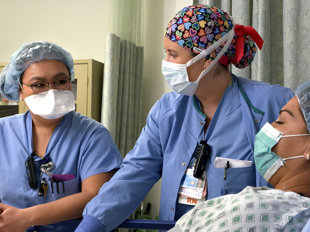 Nurses collaborating and coaching alongside patient